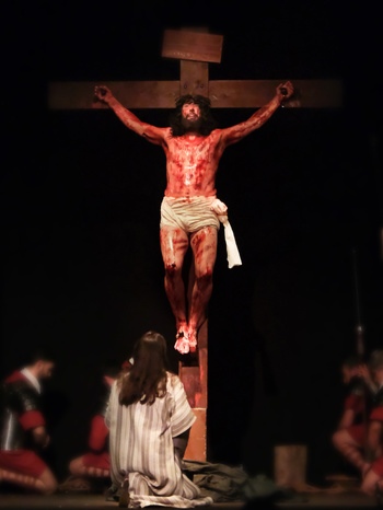 ESTRENADA POR 200 HERMANOS, CON LLENO DE PÚBLICO, LA OBRA ‘PASIÓN Y TRIUNFO’ DE LA VERA-CRUZ DE ALCALÁ DEL RÍO, CON FINES BENÉFICOS ESTRENADA POR 200 HERMANOS, CON LLENO DE PÚBLICO, LA OBRA ‘PASIÓN Y TRIUNFO’ DE LA VERA-CRUZ DE ALCALÁ DEL RÍO, CON FINES BENÉFICOS