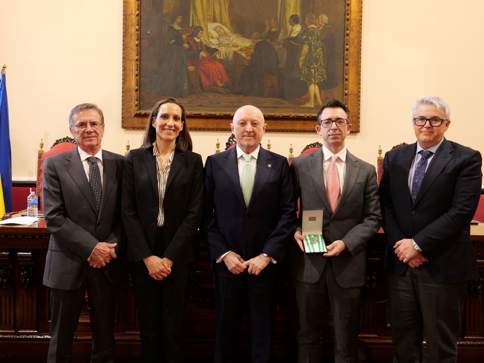 NOTA DE PRENSA/FOTOGRAFÍAS: EL COLEGIO NOTARIAL DE ANDALUCÍA CONCEDE SU MEDALLA DE HONOR AL COLEGIO NOTARIAL DE VALENCIA EN RECONOCIMIENTO A LA LABOR DE LOS NOTARIOS VALENCIANOS EN LA DANA