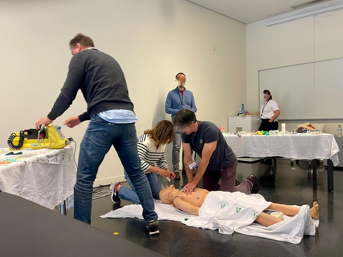 Nota de Prensa- La Facultad de Medicina de Granada acogió un curso de formación continuada de 'Instructor en Soporte Vital Avanzado' organizado por SAMIUC