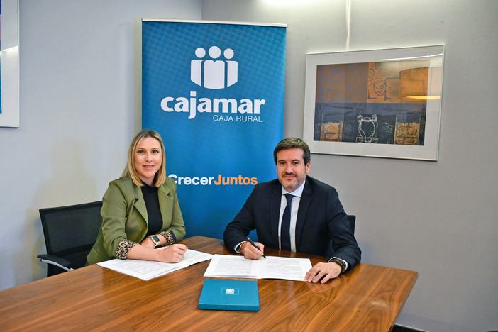 Nota de prensa - El Colegio de Farmacéuticos de Almería y Cajamar renuevan su compromiso con el desarrollo de los profesionales de la farmacia en la provincia  Nota de prensa - El Colegio de Farmacéuticos de Almería y Cajamar renuevan su compromiso con el desarrollo de los profesionales de la farmacia en la provincia