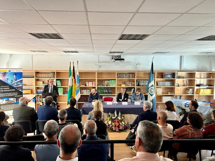 NOTA DE PRENSA (CON FOTOGRAFÍAS): SAFA FUNCADIA ACOGE LA PRESENTACIÓN DEL INNOVADOR PROYECTO H2 GREEN PW SIMULATION PARA MODERNIZAR LA FORMACIÓN PROFESIONAL EN SOLDADURA Y CALDERERÍA PARA LA INDUSTRIA DEL HIDRÓGENO VERDE