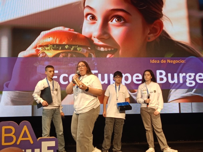 NOTA DE PRENSA: EL PROYECTO ECO-TUPPER BURGUER, DE ALUMNOS DE SAFA ÉCIJA, GANA EL PRIMER PREMIO DEL CONCURSO NACIONAL ‘EMPRENDE POR EL CLIMA’, CELEBRADO HOY 5 DE JUNIO, DÍA MUNDIAL DEL MEDIO AMBIENTE NOTA DE PRENSA: EL PROYECTO ECO-TUPPER BURGUER, DE ALUMNOS DE SAFA ÉCIJA, GANA EL PRIMER PREMIO DEL CONCURSO NACIONAL ‘EMPRENDE POR EL CLIMA’, CELEBRADO HOY 5 DE JUNIO, DÍA MUNDIAL DEL MEDIO AMBIENTE