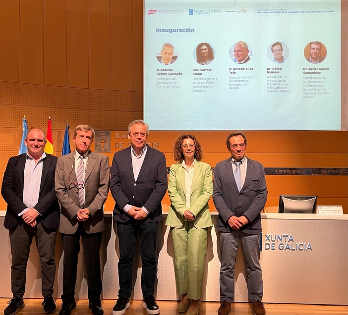 Foto de grupo del acto de AEHVE el pasado viernes en Santiago Foto de grupo del acto de AEHVE el pasado viernes en Santiago