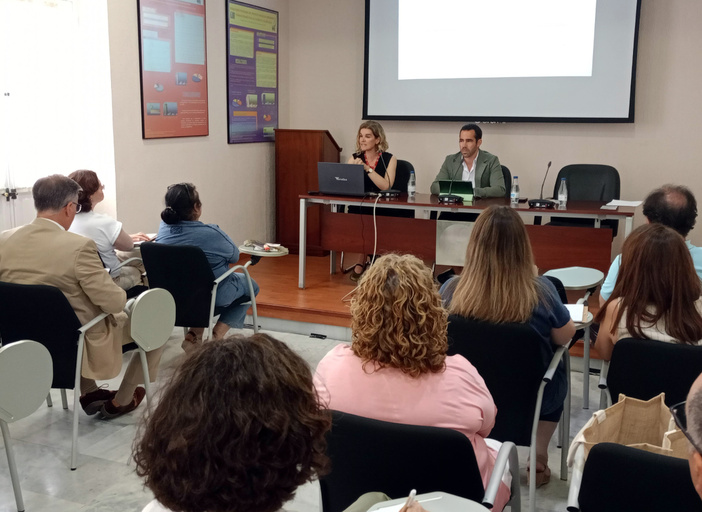 Nota de prensa - Los farmacéuticos andaluces se forman para mejorar sus conocimientos sobre las cefaleas y avanzar en cómo colaborar en la atención y mejora de la salud de los pacientes con estas patologías Nota de prensa - Los farmacéuticos andaluces se forman para mejorar sus conocimientos sobre las cefaleas y avanzar en cómo colaborar en la atención y mejora de la salud de los pacientes con estas patologías