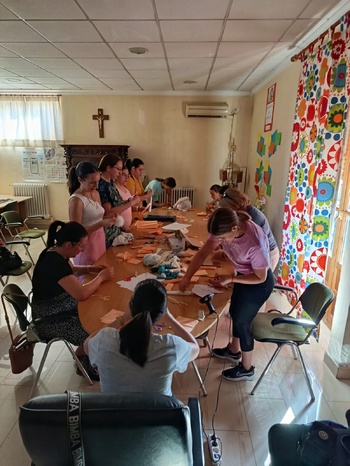NOTA DE PRENSA: MÁS DE 200 ALUMNOS Y FAMILIAS DE SAFA VILLACARRILLO CULMINAN DOS MESES DE TRABAJO PARA EL HISTÓRICO PASO POR EL COLEGIO DE LA PROCESIÓN DEL CORPUS CHRISTI
