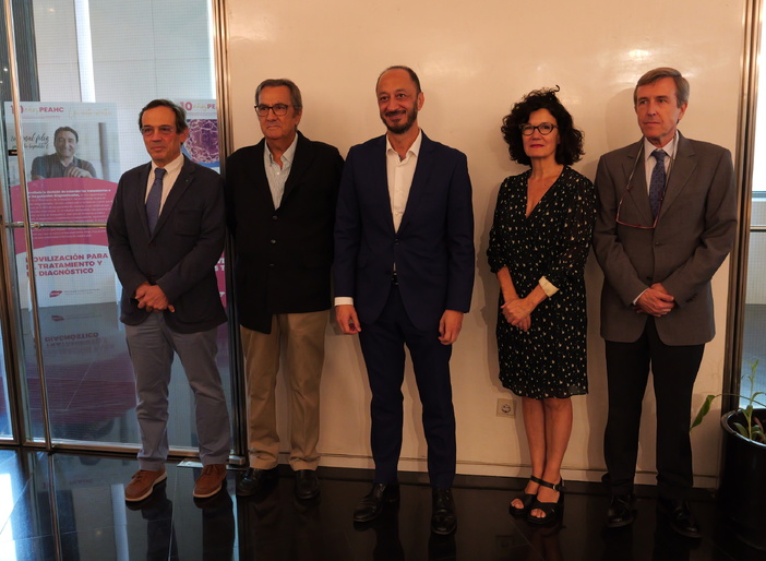 Sociedades científicas, pacientes y colectivos comprometidos con la eliminación reivindican en el Congreso de los Diputados los éxitos de nuestro sistema sanitario en la lucha contra la hepatitis C Sociedades científicas, pacientes y colectivos comprometidos con la eliminación reivindican en el Congreso de los Diputados los éxitos de nuestro sistema sanitario en la lucha contra la hepatitis C