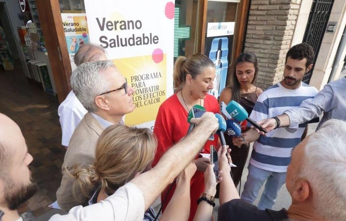 Los farmacéuticos colaboran con el Ayuntamiento de Córdoba para prevenir los efectos del calor y promover un verano saludable entre las personas mayores
