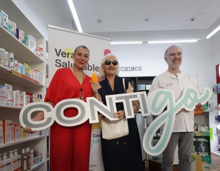 Los farmacéuticos colaboran con el Ayuntamiento de Córdoba para prevenir los efectos del calor y promover un verano saludable entre las personas mayores