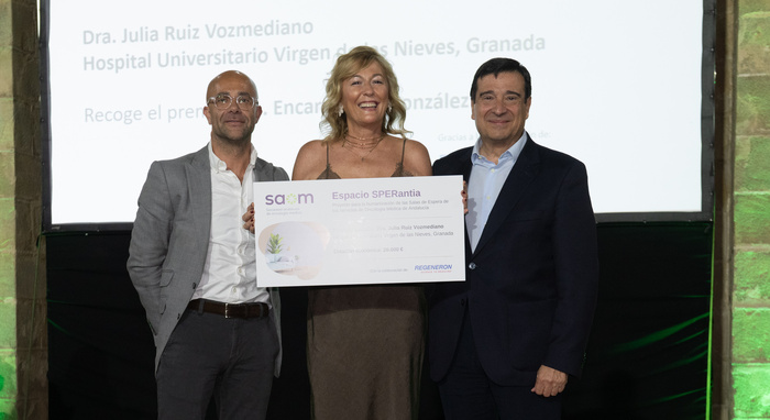 El Hospital Virgen de las Nieves convertirá su sala de espera de oncología en un espacio más humanizado y confortable gracias a una beca de la Sociedad Andaluza de Oncología Médica El Hospital Virgen de las Nieves convertirá su sala de espera de oncología en un espacio más humanizado y confortable gracias a una beca de la Sociedad Andaluza de Oncología Médica