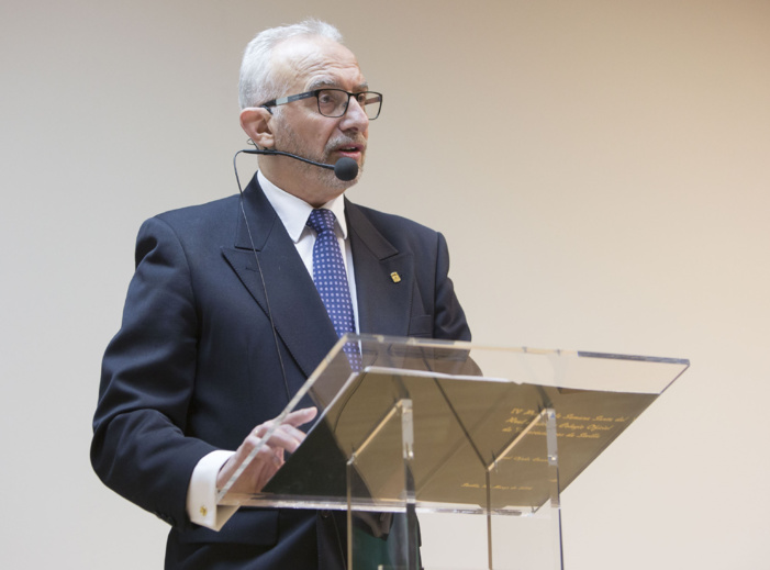 Manuel Ojeda hace un recorrido por la Pasión, Muerte y Resurrección de Jesús de la mano de las imágenes de la Semana Santa sevillana en el pregón del Colegio de Farmacéuticos Manuel Ojeda hace un recorrido por la Pasión, Muerte y Resurrección de Jesús de la mano de las imágenes de la Semana Santa sevillana en el pregón del Colegio de Farmacéuticos