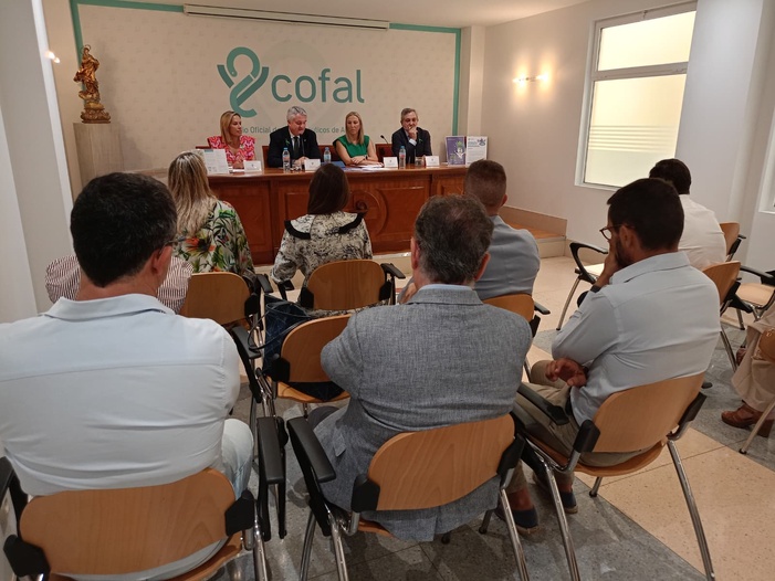 Nota de prensa - Los farmacéuticos de Almería destacan su papel como profesionales clave en la mejora de la salud de las personas y en su contribución al sistema sanitario Nota de prensa - Los farmacéuticos de Almería destacan su papel como profesionales clave en la mejora de la salud de las personas y en su contribución al sistema sanitario