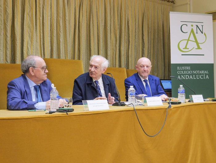 NOTA DE PRENSA: ANDRÉS AMORÓS REIVINDICA LA POESÍA TAURINA EN LA INAUGURACIÓN DEL AULA CULTURAL DEL COLEGIO NOTARIAL DE ANDALUCÍA
