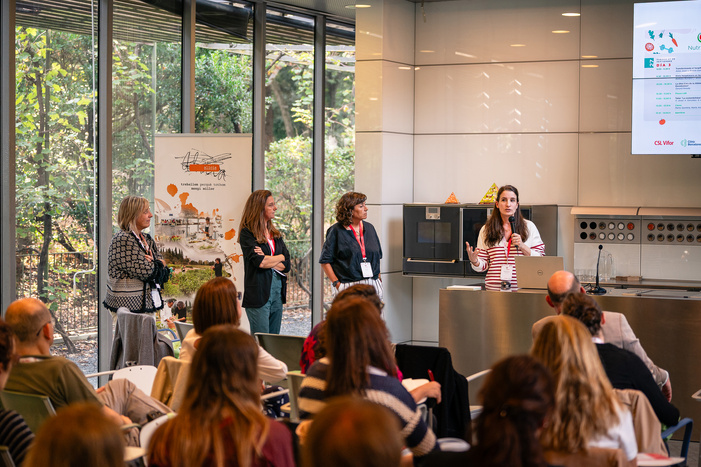 Nefrólogos y otros profesionales sanitarios subrayan la necesidad de impulsar una alimentación más sostenible para mejorar la salud de los pacientes con Enfermedad Renal Crónica y reducir el impacto de los tratamientos nefrológicos en el planeta Nefrólogos y otros profesionales sanitarios subrayan la necesidad de impulsar una alimentación más sostenible para mejorar la salud de los pacientes con Enfermedad Renal Crónica y reducir el impacto de los tratamientos nefrológicos en el planeta