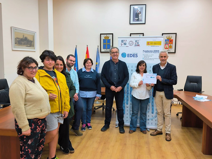 La Sociedad Española de Nefrología entrega una donación de 13.000 euros a la Fundación EDES de Asturias para apoyar su labor en favor de la inclusión de las personas con discapacidad en el medio rural La Sociedad Española de Nefrología entrega una donación de 13.000 euros a la Fundación EDES de Asturias para apoyar su labor en favor de la inclusión de las personas con discapacidad en el medio rural