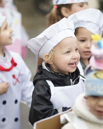 NOTA DE PRENSA: EL COLEGIO INTERNACIONAL DE SEVILLA SAN FRANCISCO DE PAULA LLENA EL CENTRO DE COLOR Y MÚSICA CON UN DESFILE POR SU 140º ANIVERSARIO NOTA DE PRENSA: EL COLEGIO INTERNACIONAL DE SEVILLA SAN FRANCISCO DE PAULA LLENA EL CENTRO DE COLOR Y MÚSICA CON UN DESFILE POR SU 140º ANIVERSARIO