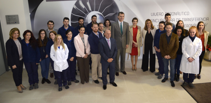 LOS REYES DE ESPAÑA CONOCEN LA TECNOLOGÍA DE GRABYSUR PARA PANELES ILUMINADOS LOS REYES DE ESPAÑA CONOCEN LA TECNOLOGÍA DE GRABYSUR PARA PANELES ILUMINADOS