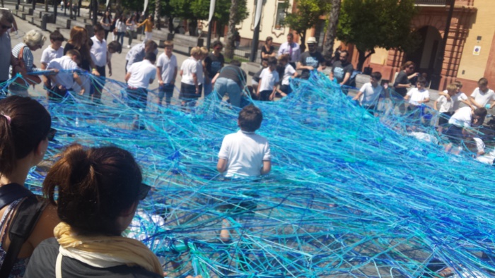 NOTA DE PRENSA: LA PUERTA DE JEREZ, LLENA DE AZUL CIELO A TRAVÉS DE 10 KILÓMETROS DE LANA NOTA DE PRENSA: LA PUERTA DE JEREZ, LLENA DE AZUL CIELO A TRAVÉS DE 10 KILÓMETROS DE LANA