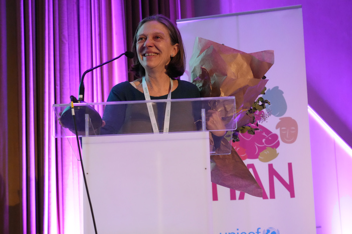 NOTA DE PRENSA: JOSEFA AGUAYO, LA DOCTORA QUE TRANSFORMÓ LAS UNIDADES NEONATALES AL INCLUIR A LAS FAMILIAS, RECIBE EL RECONOCIMIENTO DE LA IHAN, INICIATIVA IMPULSADA POR UNICEF Y LA OMS NOTA DE PRENSA: JOSEFA AGUAYO, LA DOCTORA QUE TRANSFORMÓ LAS UNIDADES NEONATALES AL INCLUIR A LAS FAMILIAS, RECIBE EL RECONOCIMIENTO DE LA IHAN, INICIATIVA IMPULSADA POR UNICEF Y LA OMS