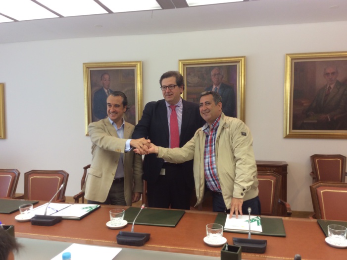 Convenio para promocionar las cualidades saludables del aceite virgen extra de la provincia Convenio para promocionar las cualidades saludables del aceite virgen extra de la provincia