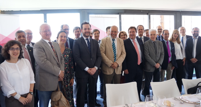 GeSIDA advierte a los partidos que España se quedará en unos años sin expertos capaces de atender a los pacientes de sida y otros virus emergentes como el zika o el ébola GeSIDA advierte a los partidos que España se quedará en unos años sin expertos capaces de atender a los pacientes de sida y otros virus emergentes como el zika o el ébola