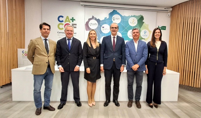 Antonio Mingorance cede la Presidencia del Consejo Andaluz de Colegios de Farmacéuticos a Ernesto Cervilla Antonio Mingorance cede la Presidencia del Consejo Andaluz de Colegios de Farmacéuticos a Ernesto Cervilla