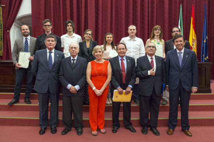El farmacéutico del barrio del Arenal Manuel de Rojas García recibe el premio a la Mejor Labor Profesional Farmacéutica de la Fundación Farmacéutica Avenzoar El farmacéutico del barrio del Arenal Manuel de Rojas García recibe el premio a la Mejor Labor Profesional Farmacéutica de la Fundación Farmacéutica Avenzoar