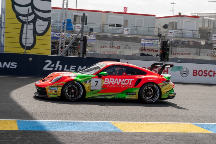 NOTA DE PRENSA: MIGUEL PALUDO LLEVA A BRANDT AL PODIO EN LE MANS CON UN BRILLANTE TERCER PUESTO EN LA TERCERA CARRERA DE LA PORSCHE CUP BRASIL