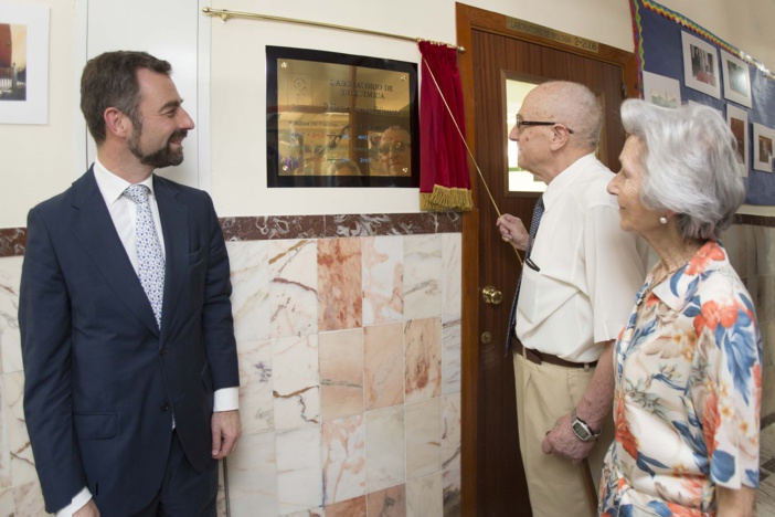 NOTA DE PRENSA: EL COLEGIO DE SAN FRANCISCO DE PAULA ROTULA CON EL NOMBRE DE MANUEL LOSADA VILLASANTE, PREMIO PRÍNCIPE DE ASTURIAS, SU LABORATORIO DE BIOQUÍMICA NOTA DE PRENSA: EL COLEGIO DE SAN FRANCISCO DE PAULA ROTULA CON EL NOMBRE DE MANUEL LOSADA VILLASANTE, PREMIO PRÍNCIPE DE ASTURIAS, SU LABORATORIO DE BIOQUÍMICA