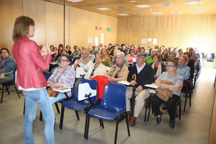 NOTA DE PRENSA: MÁS DE DOS MIL SEVILLANOS RECIBEN FORMACIÓN Y SENSIBILIZACIÓN SOBRE LOS CUIDADOS AL FINAL DE LA VIDA DENTRO DEL PROYECTO ‘SEVILLA CONTIGO, CIUDAD COMPASIVA’ NOTA DE PRENSA: MÁS DE DOS MIL SEVILLANOS RECIBEN FORMACIÓN Y SENSIBILIZACIÓN SOBRE LOS CUIDADOS AL FINAL DE LA VIDA DENTRO DEL PROYECTO ‘SEVILLA CONTIGO, CIUDAD COMPASIVA’