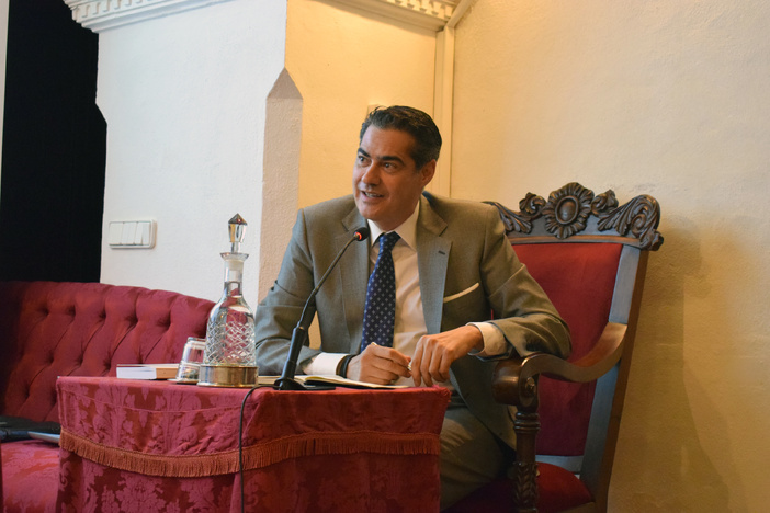 NOTA PRENSA CON FOTOS - Pedro Vázquez Marín explora en su nuevo libro por qué una mentira puede seguir haciendo daño incluso después de ser aclarada