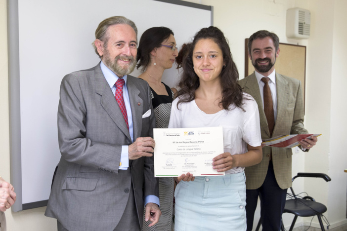 NOTA DE PRENSA: 14 ALUMNOS DE SECUNDARIA Y BACHILLERATO DE CUATRO CENTROS SEVILLANOS RECIBEN UN CURSO DE LENGUA Y CULTURA ITALIANA TRAS UN CONVENIO ENTRE UPO, FUNDACIÓN GOÑI Y REY Y COLEGIO DE SAN FRANCISCO DE PAULA NOTA DE PRENSA: 14 ALUMNOS DE SECUNDARIA Y BACHILLERATO DE CUATRO CENTROS SEVILLANOS RECIBEN UN CURSO DE LENGUA Y CULTURA ITALIANA TRAS UN CONVENIO ENTRE UPO, FUNDACIÓN GOÑI Y REY Y COLEGIO DE SAN FRANCISCO DE PAULA