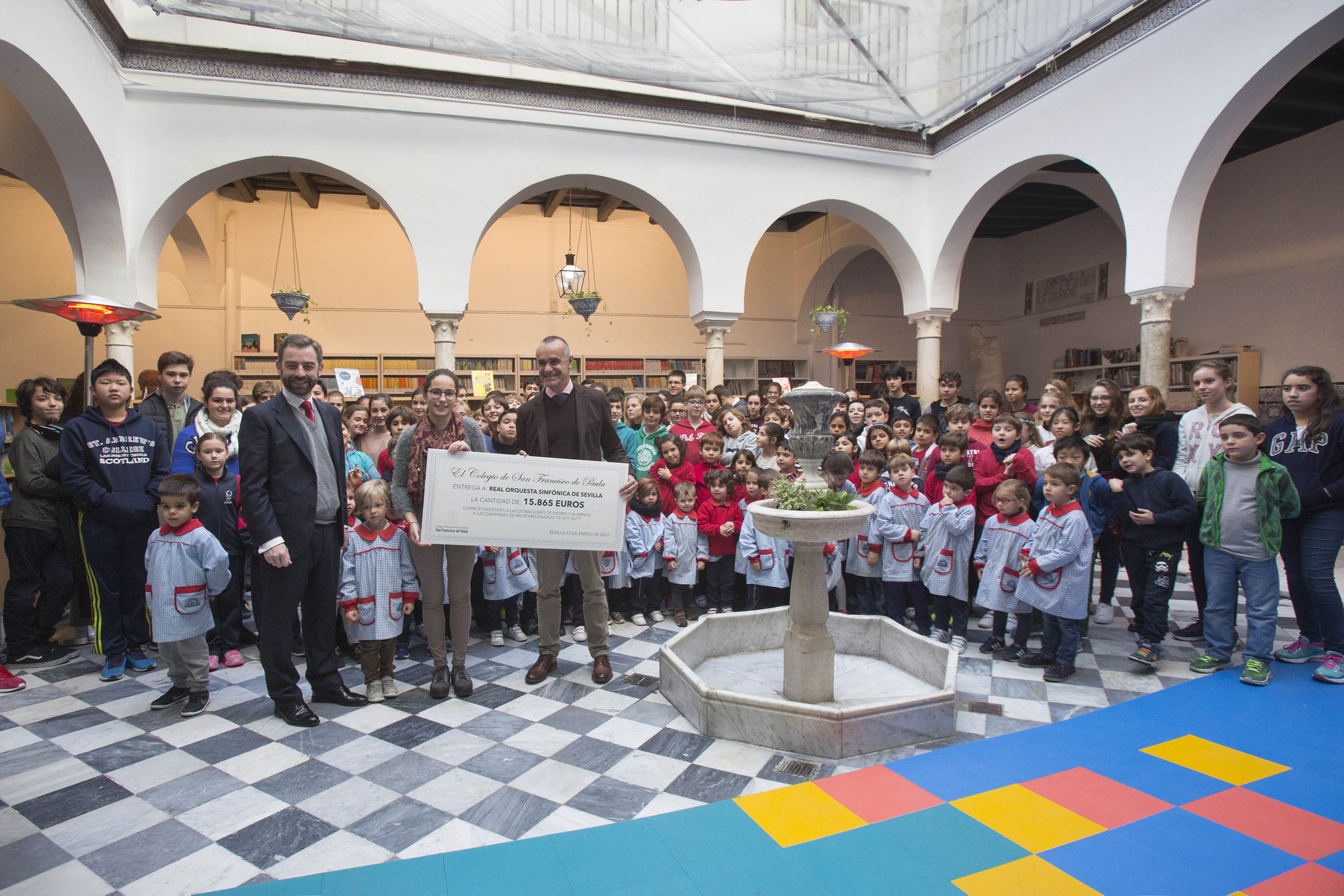NOTA DE PRENSA: 190 ALUMNOS DEL COLEGIO ENTREGAN A LA REAL ORQUESTA SINFÓNICA DE SEVILLA UNA APORTACIÓN ECONÓMICA DE 15.865 EUROS CORRESPONDIENTES A SU PARTICIPACIÓN EN EL PROGRAMA DE MICROMECENAZGO DE LA ORQUE NOTA DE PRENSA: 190 ALUMNOS DEL COLEGIO ENTREGAN A LA REAL ORQUESTA SINFÓNICA DE SEVILLA UNA APORTACIÓN ECONÓMICA DE 15.865 EUROS CORRESPONDIENTES A SU PARTICIPACIÓN EN EL PROGRAMA DE MICROMECENAZGO DE LA ORQUE