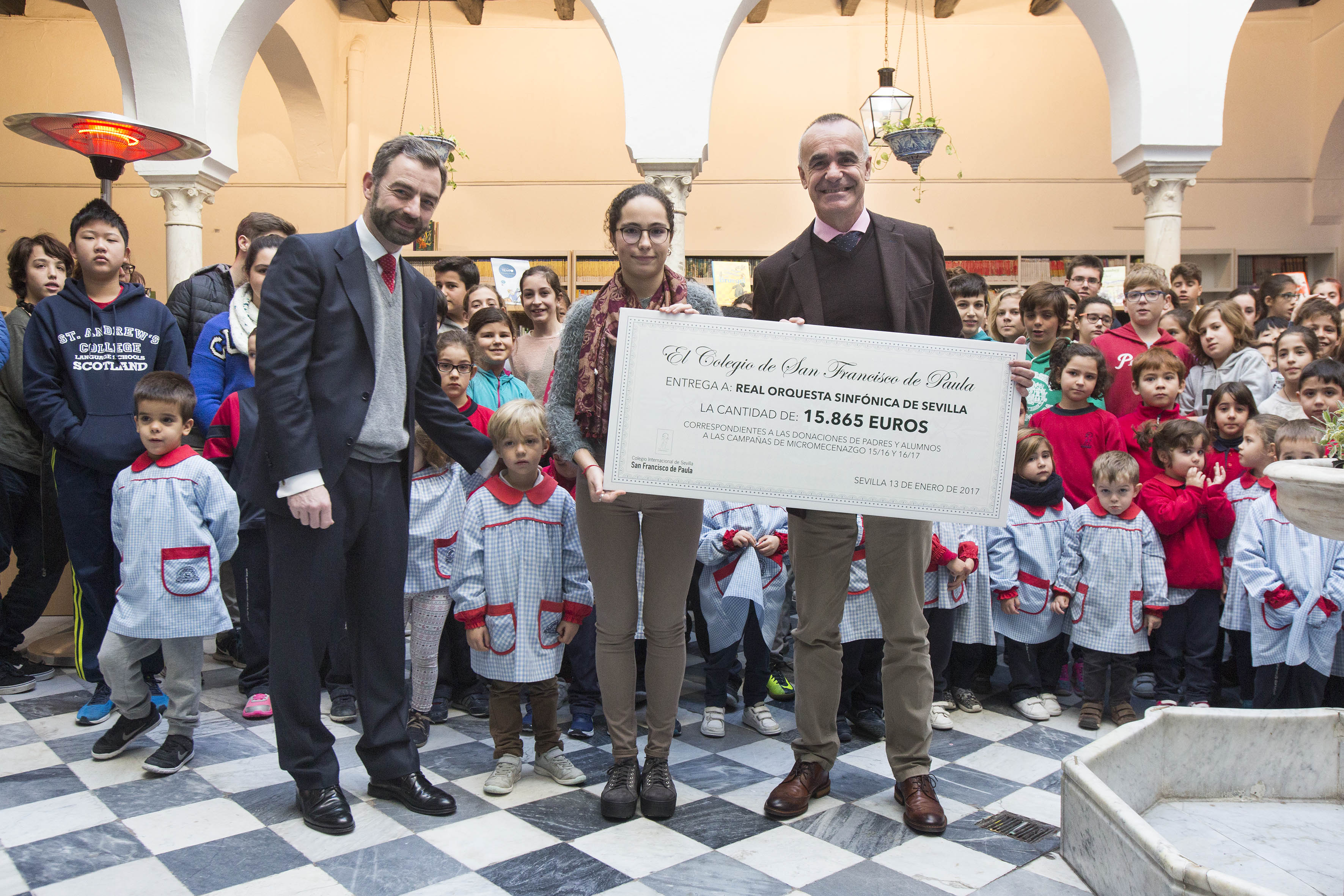 NOTA DE PRENSA: 190 ALUMNOS DEL COLEGIO ENTREGAN A LA REAL ORQUESTA SINFÓNICA DE SEVILLA UNA APORTACIÓN ECONÓMICA DE 15.865 EUROS CORRESPONDIENTES A SU PARTICIPACIÓN EN EL PROGRAMA DE MICROMECENAZGO DE LA ORQUE NOTA DE PRENSA: 190 ALUMNOS DEL COLEGIO ENTREGAN A LA REAL ORQUESTA SINFÓNICA DE SEVILLA UNA APORTACIÓN ECONÓMICA DE 15.865 EUROS CORRESPONDIENTES A SU PARTICIPACIÓN EN EL PROGRAMA DE MICROMECENAZGO DE LA ORQUE