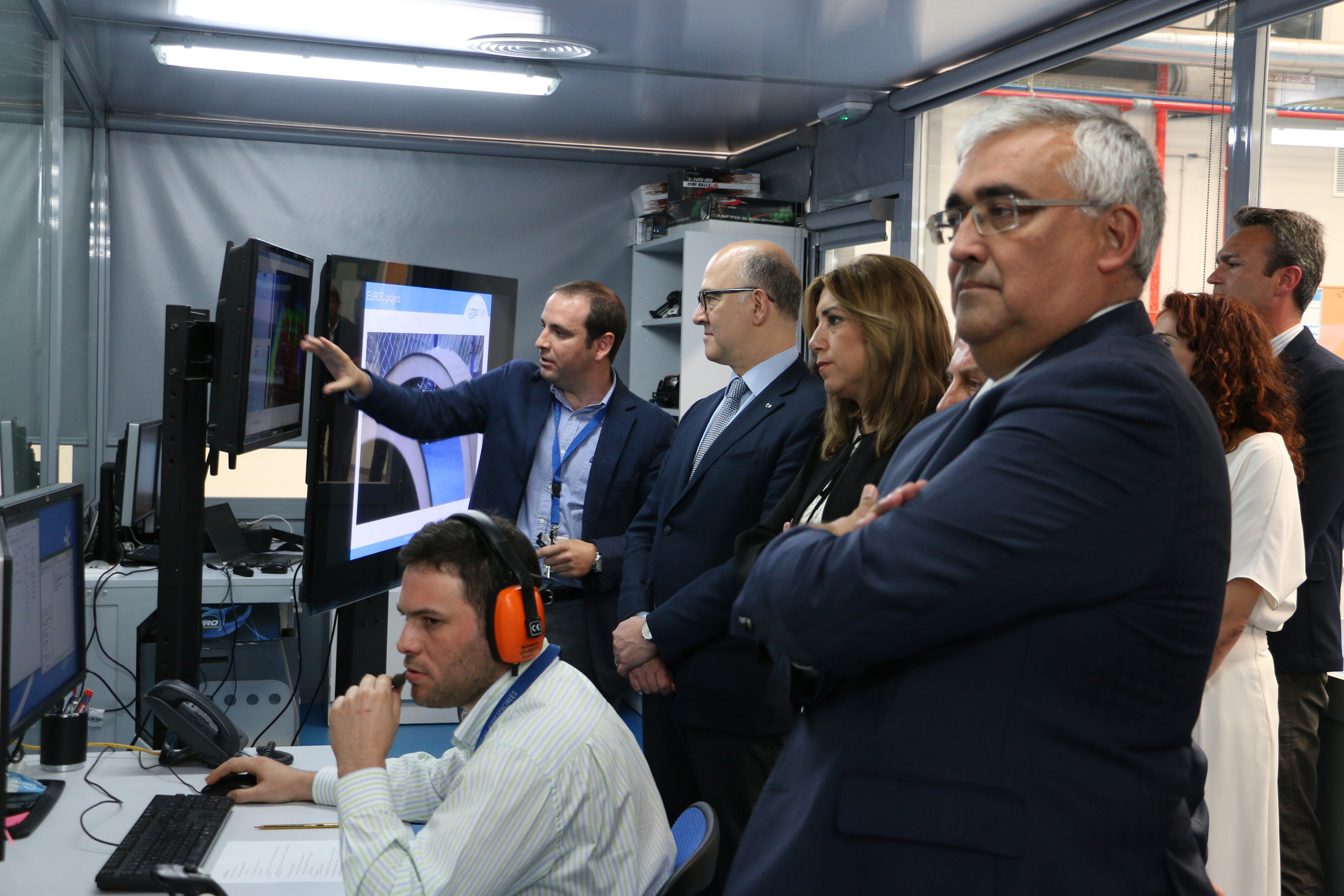 EL COMISARIO DE ASUNTOS ECONÓMICOS DE LA UNIÓN EUROPEA, PIERRE MOSCOVICI, VISITA CATEC Y CONOCE SUS PROYECTOS DE TECNOLOGÍA AEROESPACIAL EL COMISARIO DE ASUNTOS ECONÓMICOS DE LA UNIÓN EUROPEA, PIERRE MOSCOVICI, VISITA CATEC Y CONOCE SUS PROYECTOS DE TECNOLOGÍA AEROESPACIAL