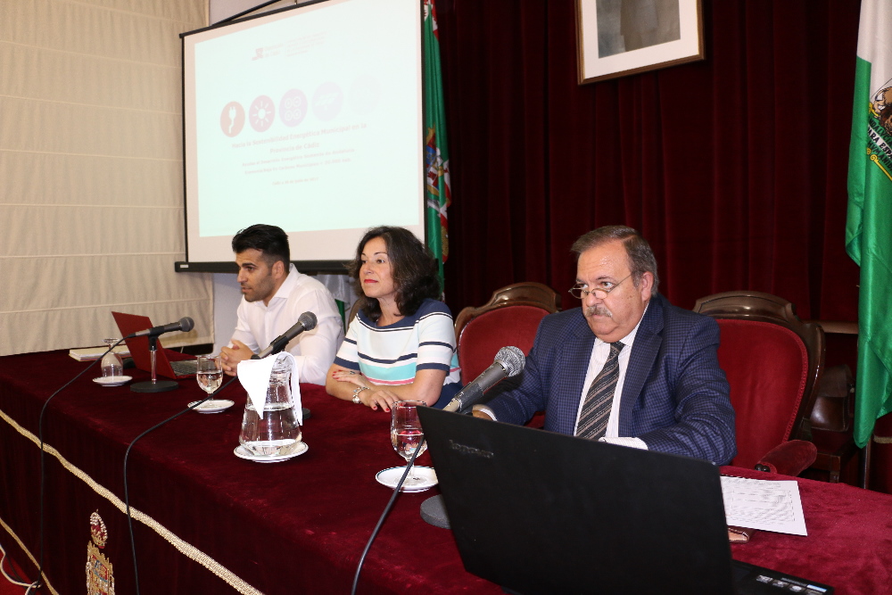 EL MOMENTO DE LA TRANSFORMACIÓN ENERGÉTICA PARA LOS AYUNTAMIENTOS DE LA PROVINCIA DE CÁDIZ EL MOMENTO DE LA TRANSFORMACIÓN ENERGÉTICA PARA LOS AYUNTAMIENTOS DE LA PROVINCIA DE CÁDIZ