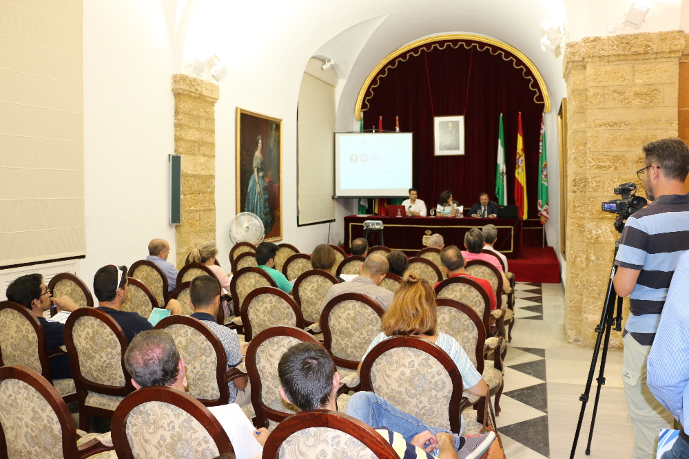 EL MOMENTO DE LA TRANSFORMACIÓN ENERGÉTICA PARA LOS AYUNTAMIENTOS DE LA PROVINCIA DE CÁDIZ EL MOMENTO DE LA TRANSFORMACIÓN ENERGÉTICA PARA LOS AYUNTAMIENTOS DE LA PROVINCIA DE CÁDIZ