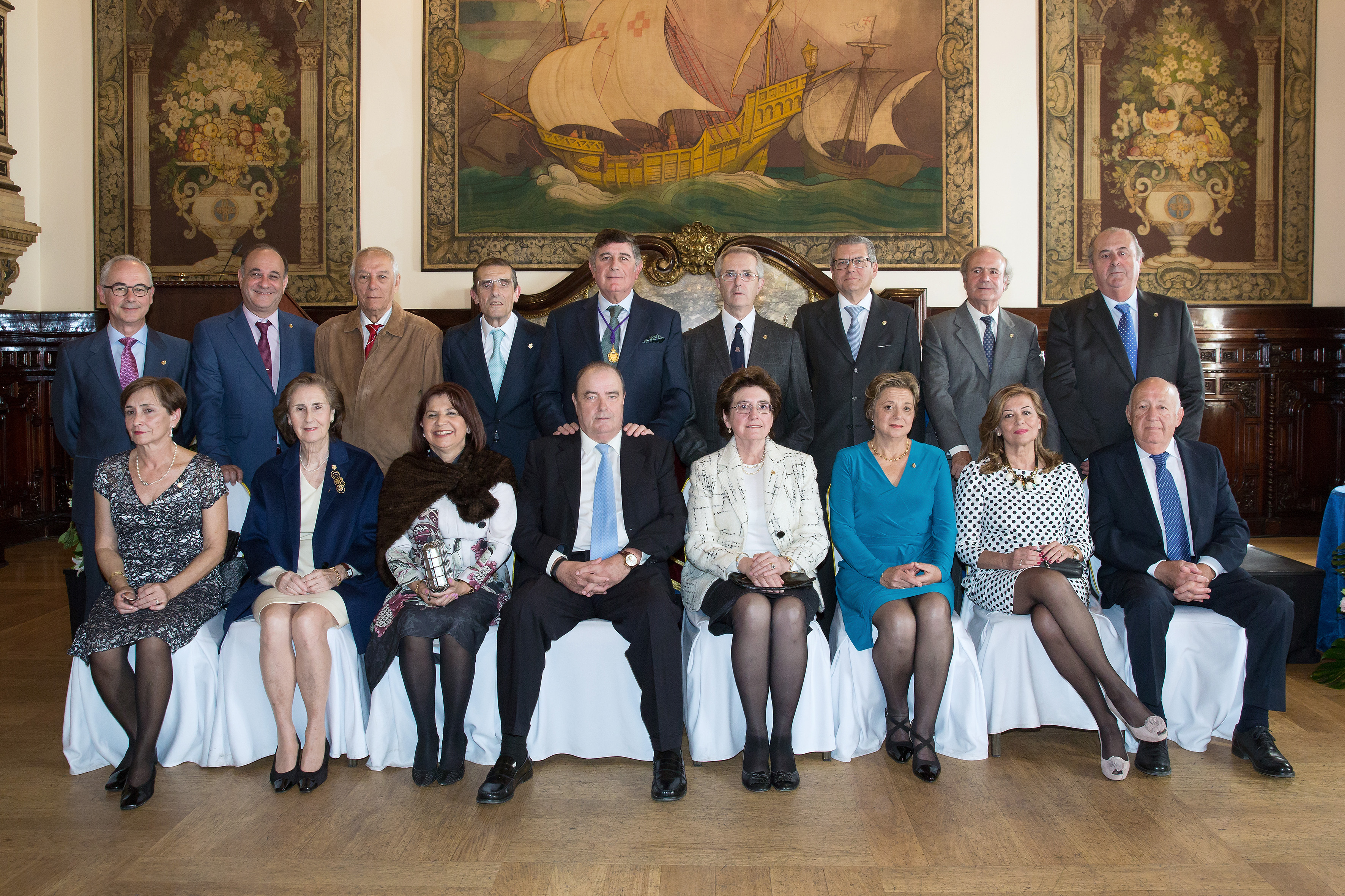LOS FARMACÉUTICOS SEVILLANOS DISTINGUEN CON  LAS INSIGNIAS DE ORO Y PLATA A LOS FARMACÉUTICOS QUE HAN CUMPLIDO 25 Y 40 AÑOS DE COLEGIACIÓN LOS FARMACÉUTICOS SEVILLANOS DISTINGUEN CON  LAS INSIGNIAS DE ORO Y PLATA A LOS FARMACÉUTICOS QUE HAN CUMPLIDO 25 Y 40 AÑOS DE COLEGIACIÓN