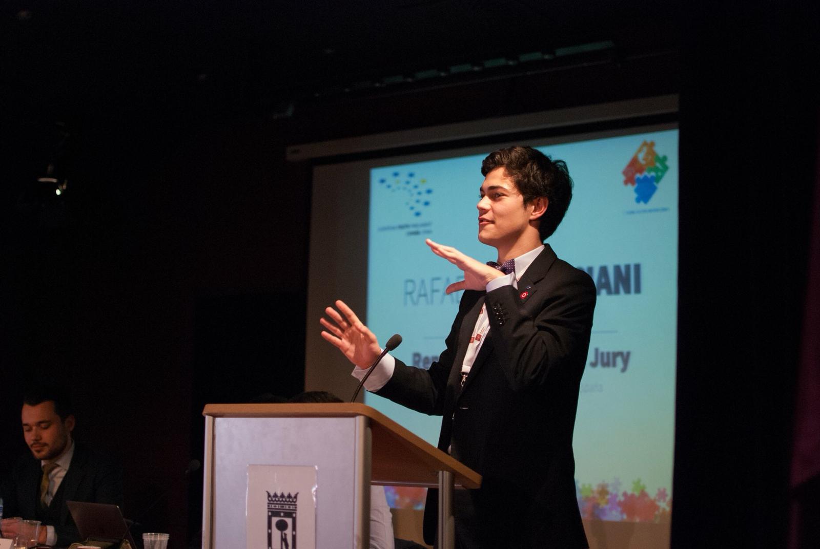 NOTA DE PRENSA: EL SEVILLANO RAFAEL GONZÁLEZ GRACIANI, PRIMER ANDALUZ EN SER ELEGIDO PRESIDENTE DEL COMITÉ NACIONAL ESPAÑOL DEL PARLAMENTO EUROPEO DE LOS JÓVENES NOTA DE PRENSA: EL SEVILLANO RAFAEL GONZÁLEZ GRACIANI, PRIMER ANDALUZ EN SER ELEGIDO PRESIDENTE DEL COMITÉ NACIONAL ESPAÑOL DEL PARLAMENTO EUROPEO DE LOS JÓVENES