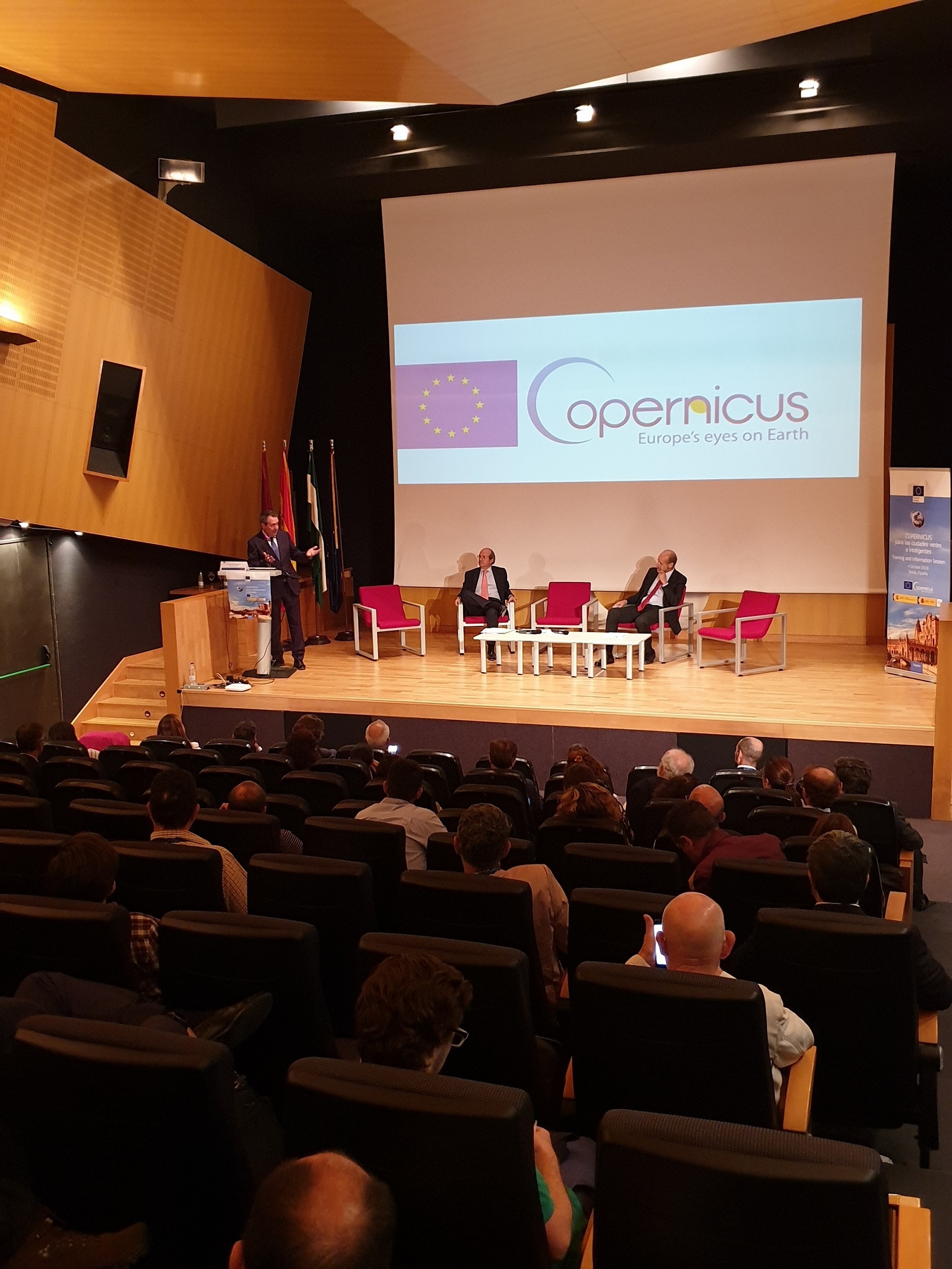 Más de 2.000 ciudadanos han participado en las actividades  del Foro del Espacio de la  Ciudad de Sevilla por la  Semana Mundial del Espacio Más de 2.000 ciudadanos han participado en las actividades  del Foro del Espacio de la  Ciudad de Sevilla por la  Semana Mundial del Espacio