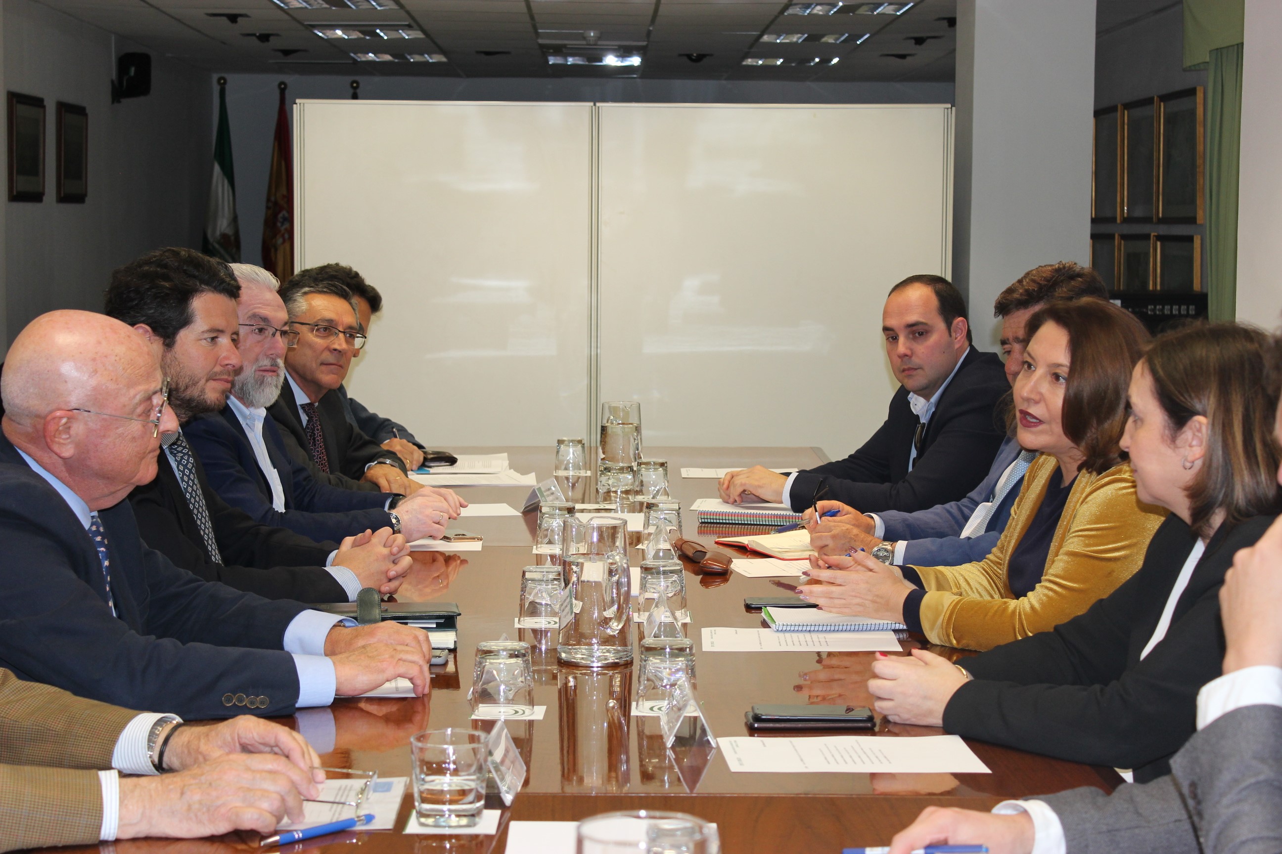 NOTA DE PRENSA: FERAGUA PIDE A LA NUEVA CONSEJERA QUE “SE NOTE EL CAMBIO POLÍTICO” CON UN NUEVO RUMBO EN LAS POLÍTICAS DE LA JUNTA DE ANDALUCÍA SOBRE REGADÍO NOTA DE PRENSA: FERAGUA PIDE A LA NUEVA CONSEJERA QUE “SE NOTE EL CAMBIO POLÍTICO” CON UN NUEVO RUMBO EN LAS POLÍTICAS DE LA JUNTA DE ANDALUCÍA SOBRE REGADÍO