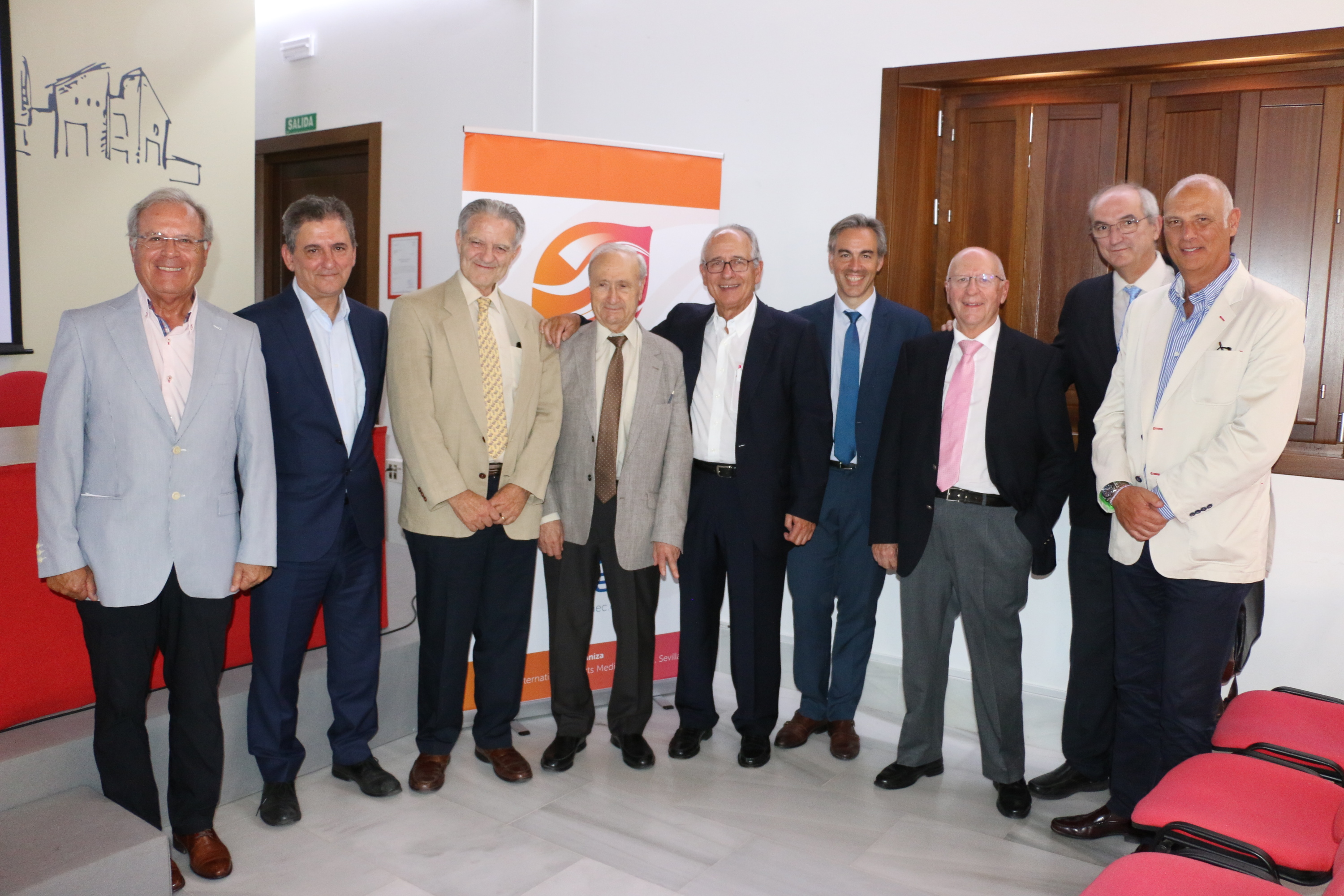 NOTA DE PRENSA: HOMENAJE DE LOS MÁS RECONOCIDOS TRAUMATÓLOGOS DEPORTIVOS DE ESPAÑA A JOSÉ MARÍA MADRIGAL, EL PADRE DE LA ARTROSCOPIA Y LA TRAUMATOLOGIA DEPORTIVA EN ANDALUCÍA, QUE SE RETIRA DESPUÉS DE 40 AÑOS NOTA DE PRENSA: HOMENAJE DE LOS MÁS RECONOCIDOS TRAUMATÓLOGOS DEPORTIVOS DE ESPAÑA A JOSÉ MARÍA MADRIGAL, EL PADRE DE LA ARTROSCOPIA Y LA TRAUMATOLOGIA DEPORTIVA EN ANDALUCÍA, QUE SE RETIRA DESPUÉS DE 40 AÑOS