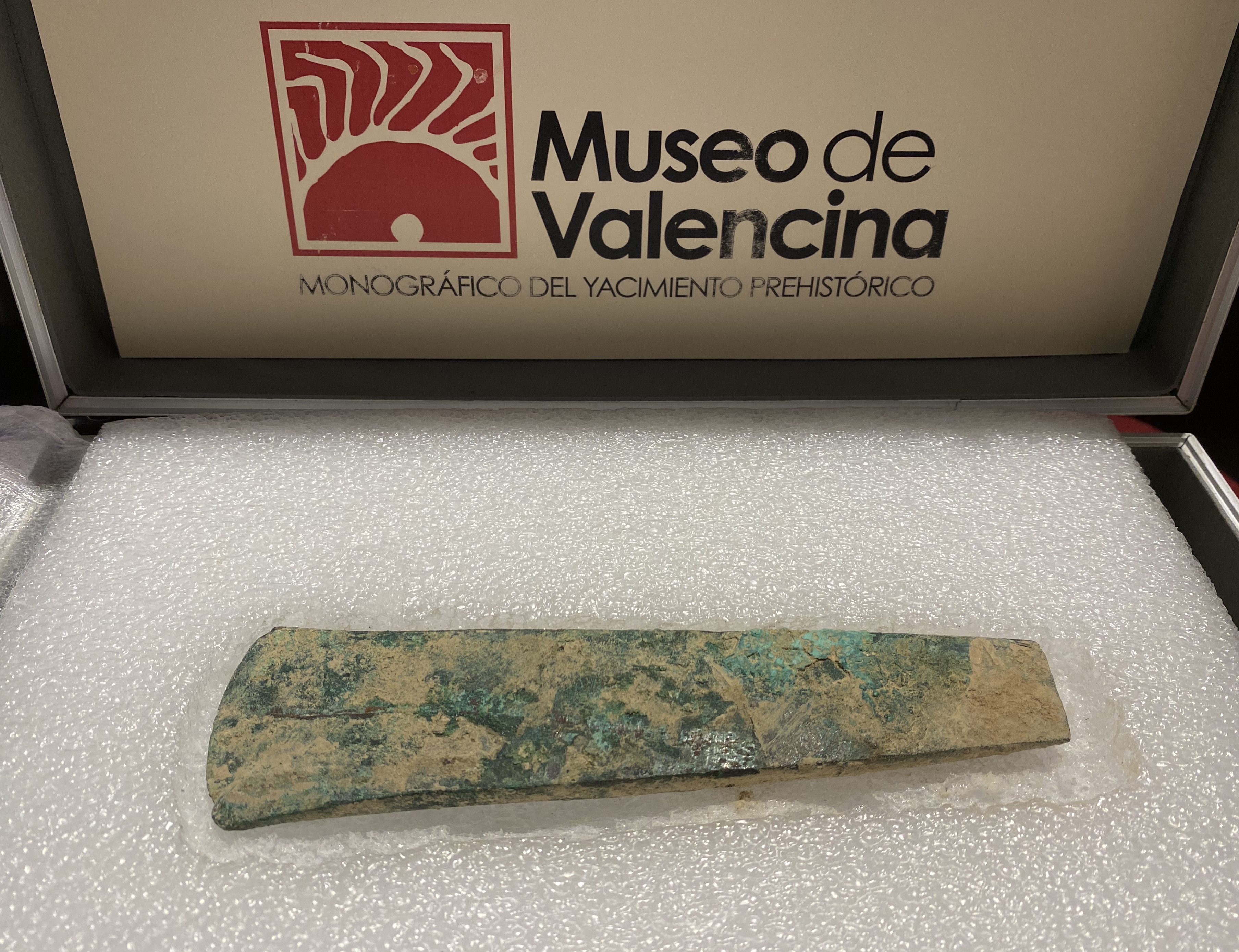 EL AYUNTAMIENTO IMPULSA UNA INVESTIGACIÓN INTERNACIONAL EN TORNO AL HACHA HALLADA EN EL YACIMIENTO DE VALENCINA Y PRESENTARÁ EN MARZO LA MUSEALIZACIÓN DE LOS RESTOS ARQUEOLÓGICOS HALLADOS EN EL SOLAR DE LA BIBLIOTECA MUNICIPAL EL AYUNTAMIENTO IMPULSA UNA INVESTIGACIÓN INTERNACIONAL EN TORNO AL HACHA HALLADA EN EL YACIMIENTO DE VALENCINA Y PRESENTARÁ EN MARZO LA MUSEALIZACIÓN DE LOS RESTOS ARQUEOLÓGICOS HALLADOS EN EL SOLAR DE LA BIBLIOTECA MUNICIPAL
