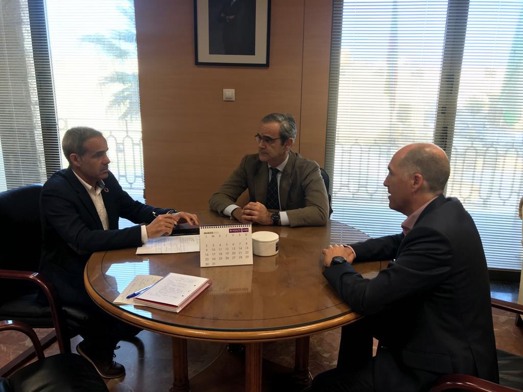 Los farmacéuticos gaditanos abordan con la Subdelegación del Gobierno la seguridad de las farmacias de la provincia Los farmacéuticos gaditanos abordan con la Subdelegación del Gobierno la seguridad de las farmacias de la provincia