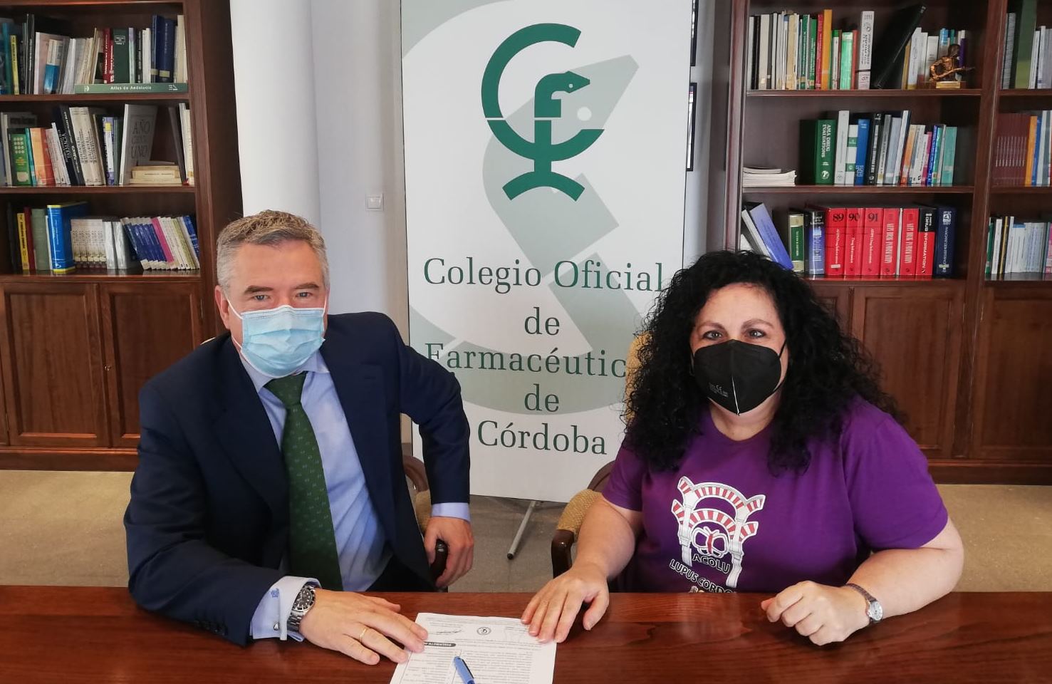 El Colegio de Farmacéuticos de Córdoba y ACOLU suscriben un acuerdo para ofrecer lotes de protección solar a personas con lupus