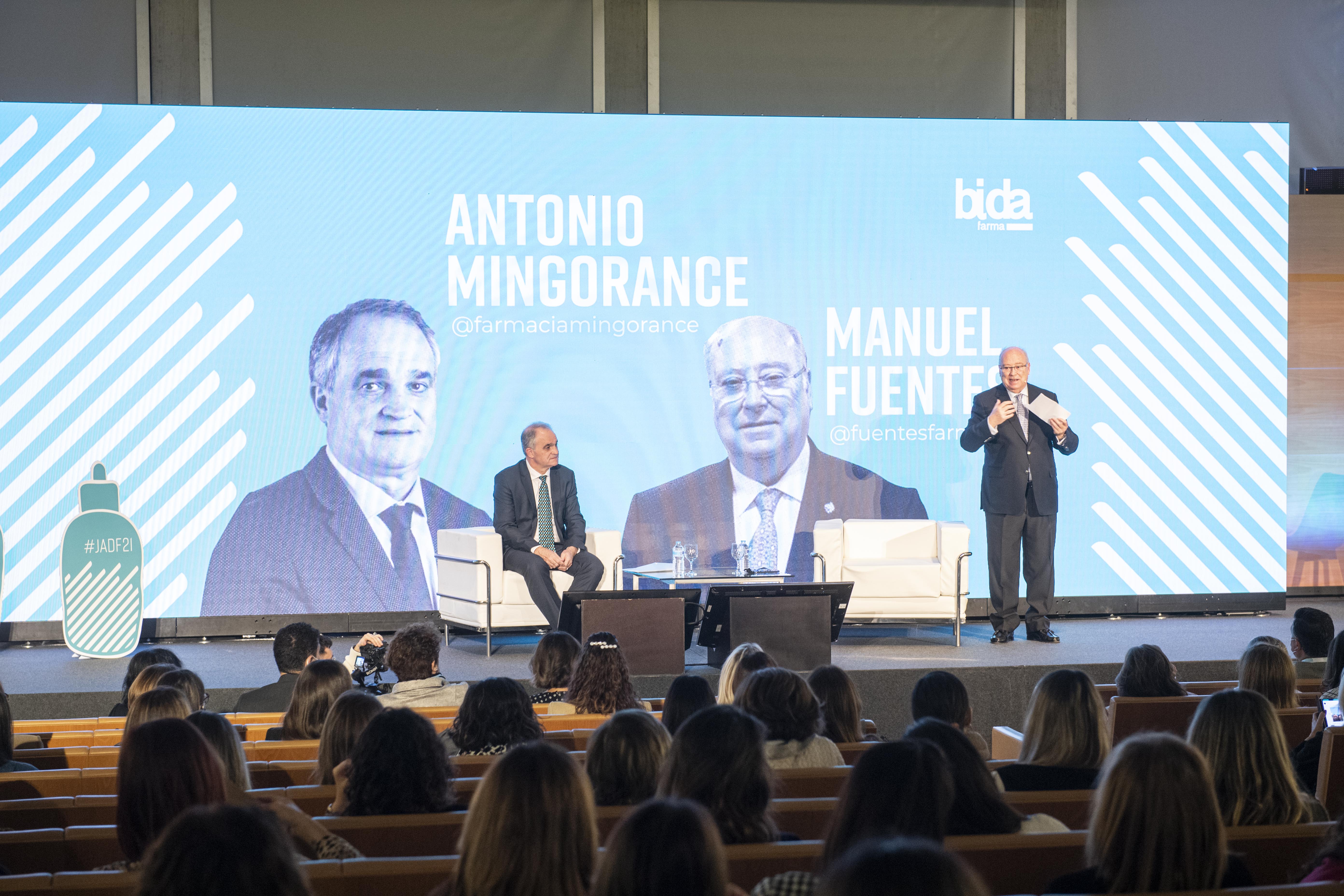 Más de 350 farmacéuticos se reúnen en Granada para poner en valor el papel de la farmacia andaluza en la prevención de las enfermedades de la piel y su cuidado Más de 350 farmacéuticos se reúnen en Granada para poner en valor el papel de la farmacia andaluza en la prevención de las enfermedades de la piel y su cuidado