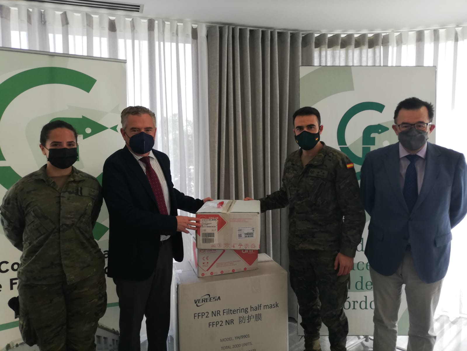 El Colegio de Farmacéuticos de Córdoba entrega 4.000 mascarillas FFP2 a la Brigada Guzmán El Bueno X de Cerro Muriano para su próxima misión humanitaria en Líbano