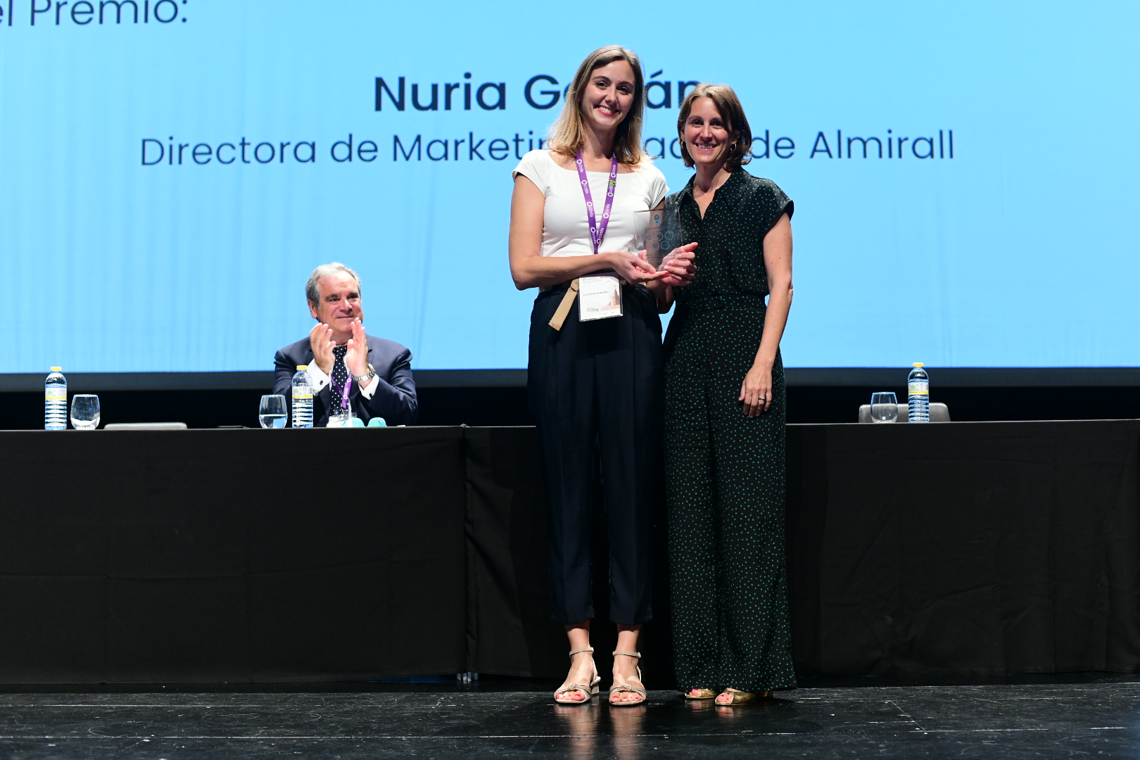 Los farmacéuticos gaditanos Cristina Carrillo y Felipe Mozo, premiados en el congreso nacional de farmacia por su labor de divulgación en redes sociales e investigación