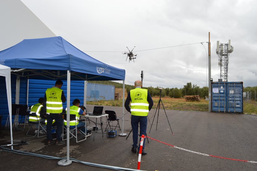 NOTA DE PRENSA: El Centro ATLAS acoge las pruebas de validación de un sistema robótico aéreo desarrollado en Andalucía que permite la inspección y mantenimiento en líneas eléctricas
