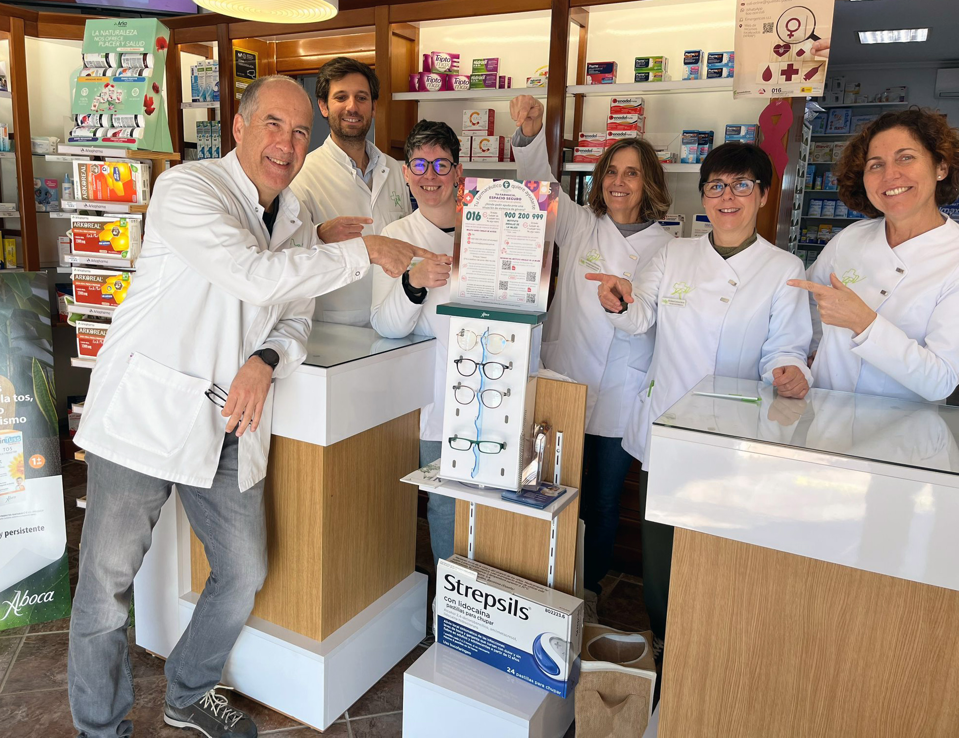 El Colegio de Farmacéuticos de Cádiz recibe el premio Meridiana del Instituto Andaluz de la Mujer por su iniciativa “Farmacia, Espacio Seguro”, en reconocimiento a su contribución contra la violencia de género El Colegio de Farmacéuticos de Cádiz recibe el premio Meridiana del Instituto Andaluz de la Mujer por su iniciativa “Farmacia, Espacio Seguro”, en reconocimiento a su contribución contra la violencia de género