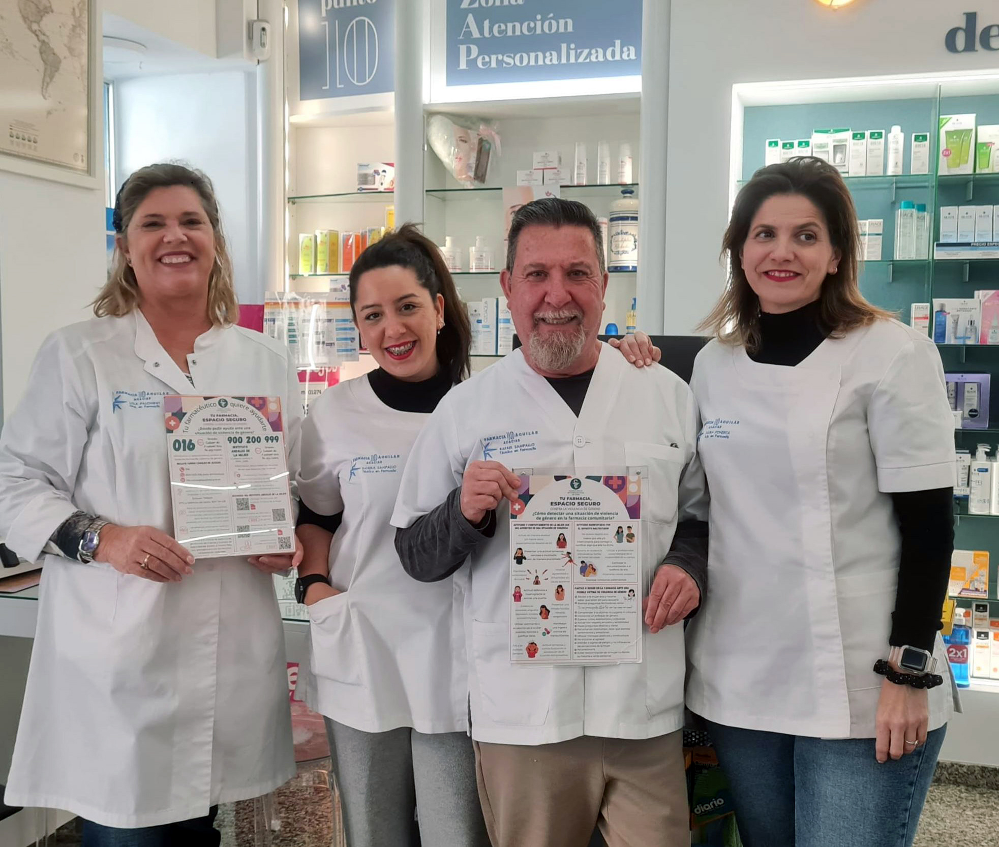 El Colegio de Farmacéuticos de Cádiz recibe el premio Meridiana del Instituto Andaluz de la Mujer por su iniciativa “Farmacia, Espacio Seguro”, en reconocimiento a su contribución contra la violencia de género El Colegio de Farmacéuticos de Cádiz recibe el premio Meridiana del Instituto Andaluz de la Mujer por su iniciativa “Farmacia, Espacio Seguro”, en reconocimiento a su contribución contra la violencia de género
